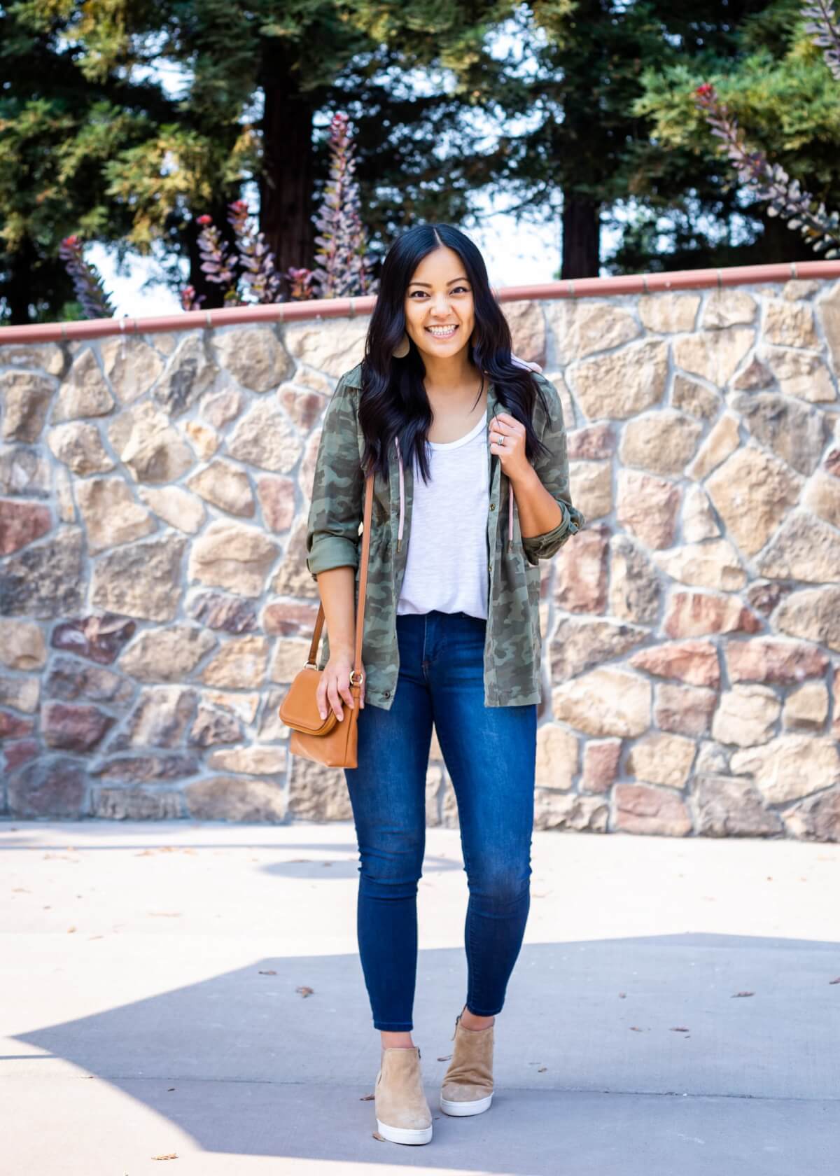 Trendy casual chic outfit for fall.