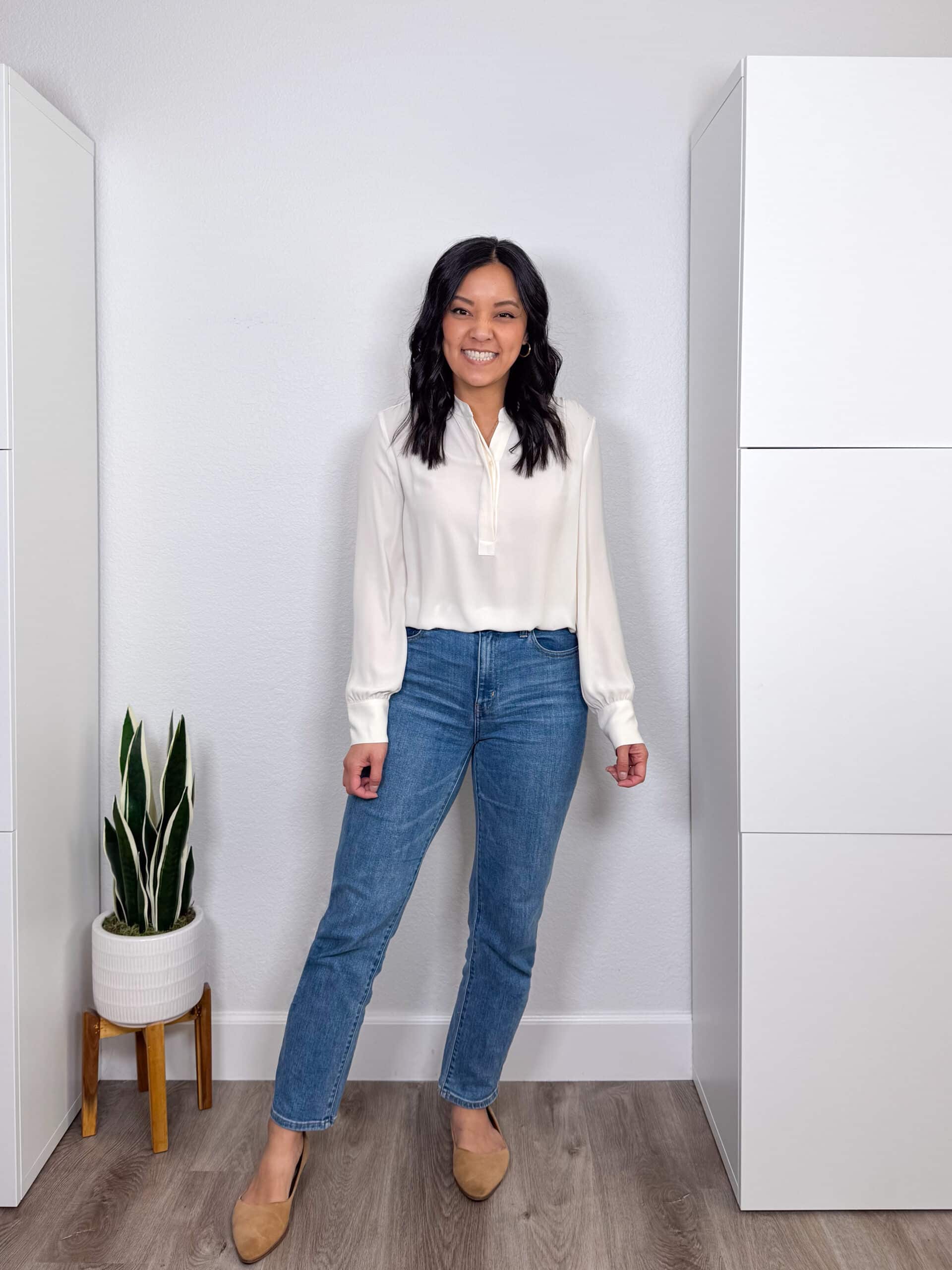 14 Outfits With Straight Leg Jeans in a Medium Wash to Copy